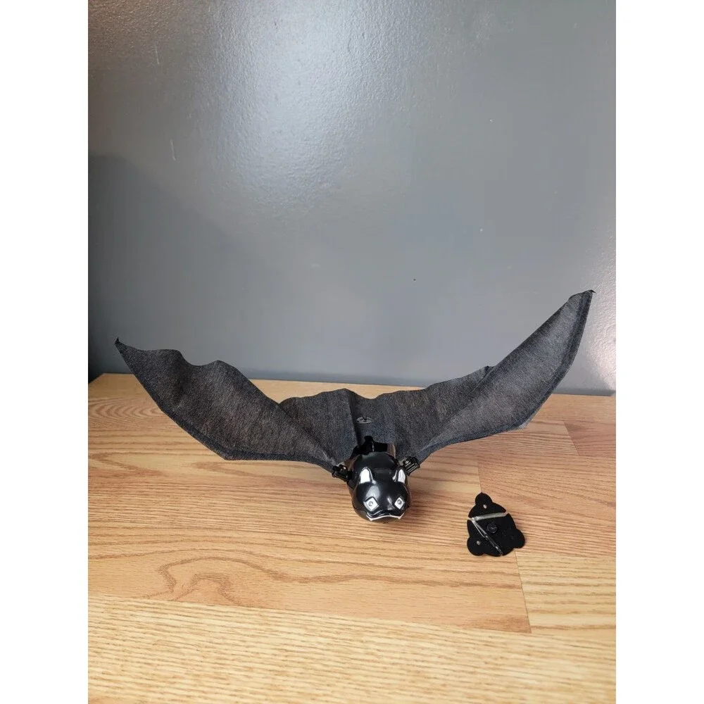 Vintage Flying Bat Battery Operated Halloween Decoration Flapping Wings